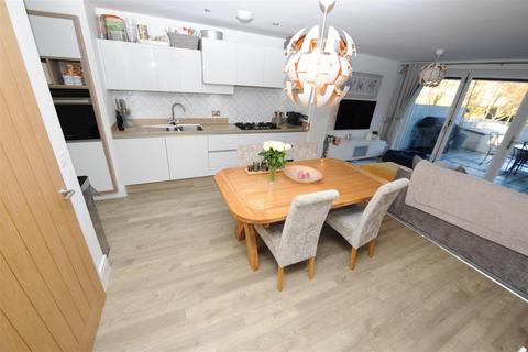 3 bedroom townhouse for sale, Quarry Park, Idle, Bradford
