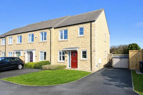 3 bedroom townhouse for sale, Quarry Park, Idle, Bradford