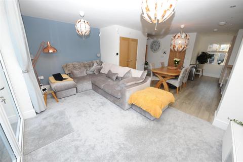 3 bedroom townhouse for sale, Quarry Park, Idle, Bradford