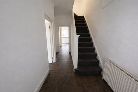 3 bedroom terraced house to rent, Ashurst Drive, ILFORD IG2