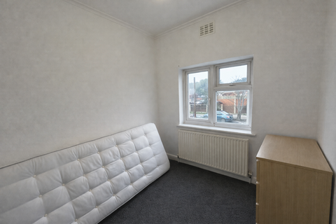 3 bedroom terraced house to rent, Ashurst Drive, ILFORD IG2