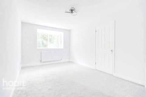 1 bedroom apartment for sale, Harkness Close, Harold Hill