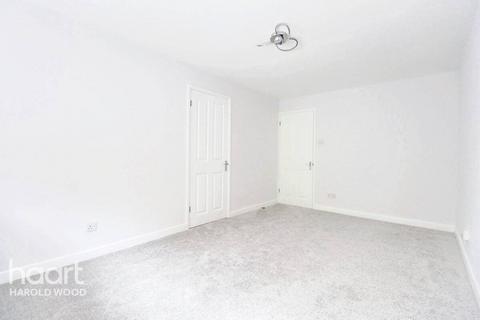 1 bedroom apartment for sale, Harkness Close, Harold Hill