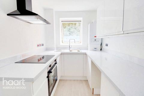 1 bedroom apartment for sale, Harkness Close, Harold Hill