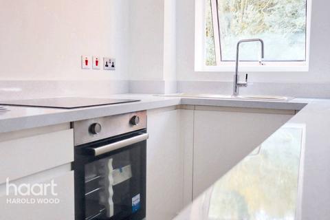 1 bedroom apartment for sale, Harkness Close, Harold Hill