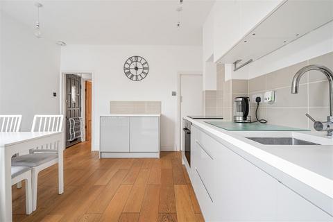 undefined, Vincent Road, Kingston Upon Thames KT1