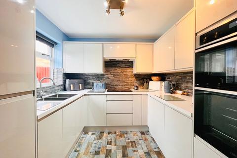 3 bedroom detached house for sale, Wiltshire Close Woolston, Warrington