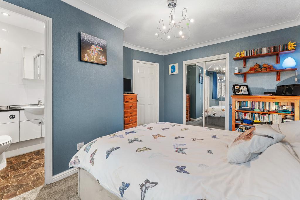 53 WILTSHIRE CLOSE-10.jpg