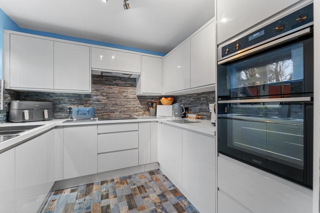 53 WILTSHIRE CLOSE-19.jpg