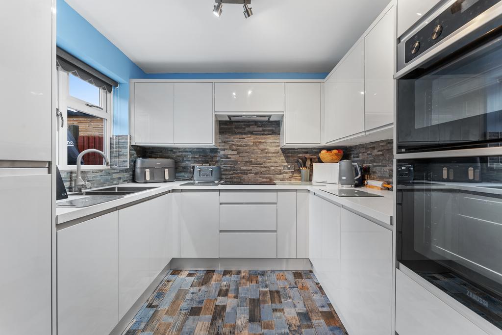 53 WILTSHIRE CLOSE-18.jpg
