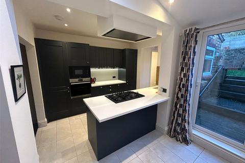 2 bedroom terraced house to rent, West View Road, Bristol, BS3