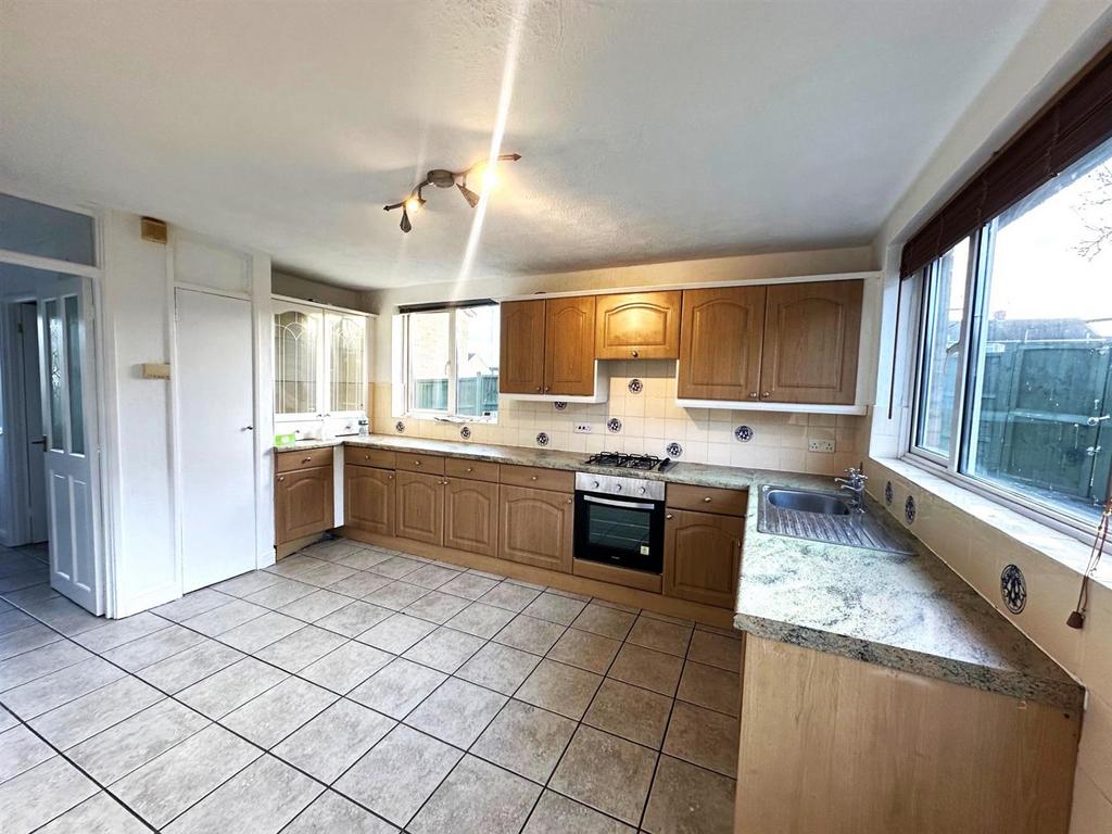 Kitchen 2.jpg