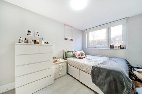 3 bedroom maisonette to rent, Westbridge Road, Battersea, London, SW11