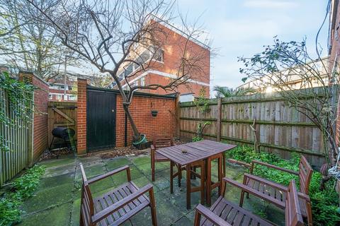 3 bedroom maisonette to rent, Westbridge Road, Battersea, London, SW11