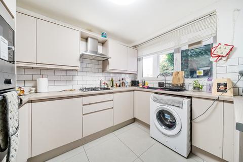 3 bedroom maisonette to rent, Westbridge Road, Battersea, London, SW11