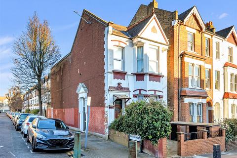 2 bedroom flat for sale, Streatley Road, London, NW6