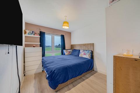 2 bedroom apartment for sale, Medhurst Drive, Bromley