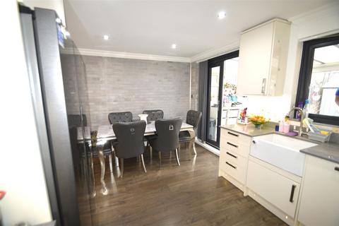 undefined, Third Avenue, Dagenham