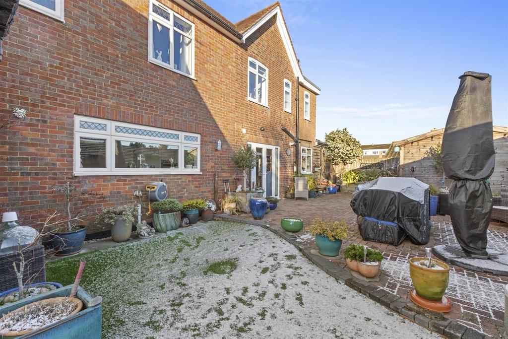 Orchard House, Pond Approach, HP15 6 RH-11.jpg
