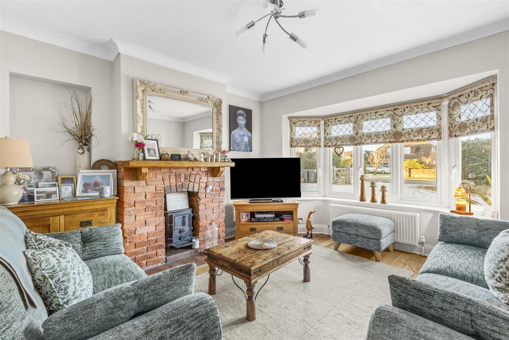 Orchard House, Pond Approach, HP15 6 RH-9.jpg