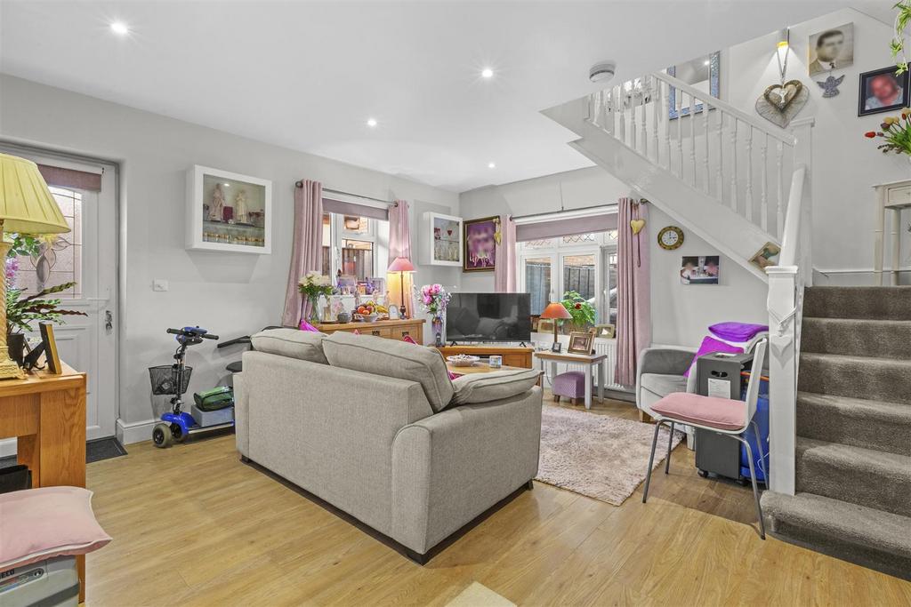 Orchard House, Pond Approach, HP15 6 RH-15.jpg