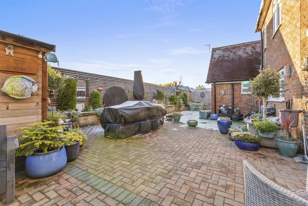 Orchard House, Pond Approach, HP15 6 RH-10.jpg