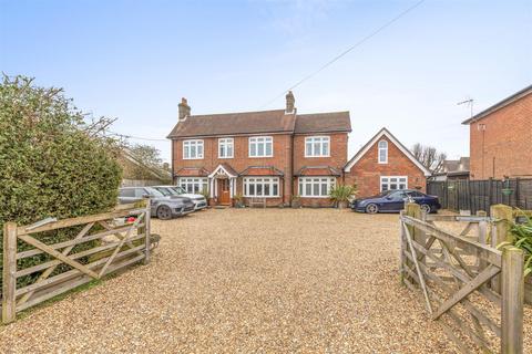 undefined, Pond Approach, High Wycombe HP15