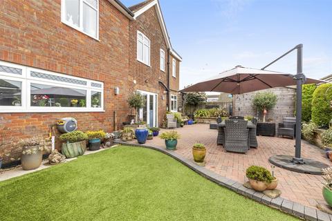 undefined, Pond Approach, High Wycombe HP15