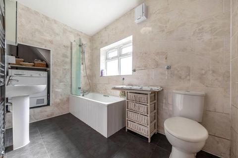 1 bedroom flat to rent, Trebovir Road, Earls Court, London, SW5