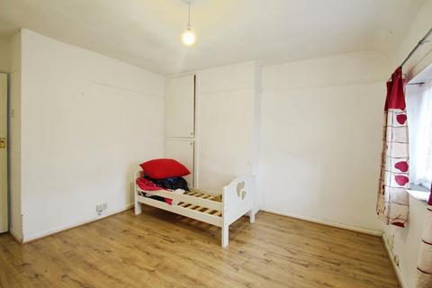 undefined, Almond Avenue, West Drayton UB7