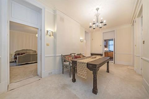 2 bedroom flat to rent, Queen's Gate, London SW7