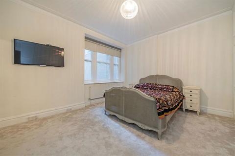 2 bedroom flat to rent, Queen's Gate, London SW7