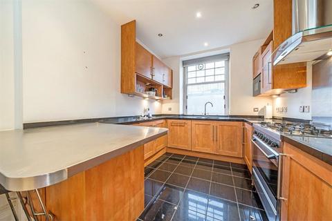 2 bedroom flat to rent, Queen's Gate, London SW7