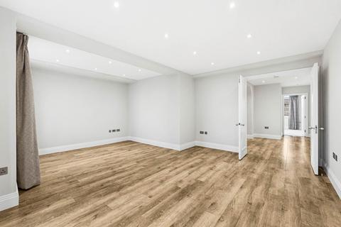 3 bedroom flat to rent, Sloane Street, London SW1X