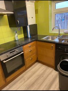 3 bedroom terraced house to rent, Shepherd`s Close, Romford, RM6 5AH