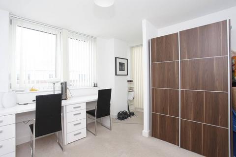1 bedroom flat to rent, Surrey Quays Road, Canada Water, London, SE16