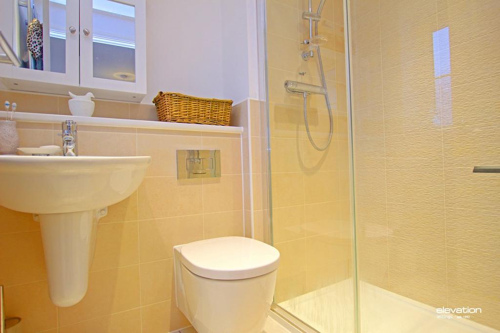 En suite to master