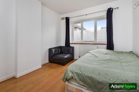 2 bedroom apartment to rent, Friern Park, London N12