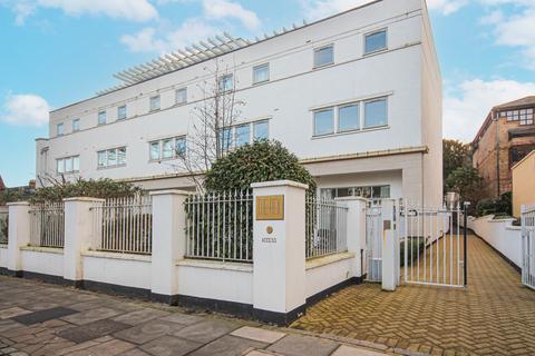 2 bedroom apartment to rent, High Street, Berkhamsted, Hertfordshire, HP4