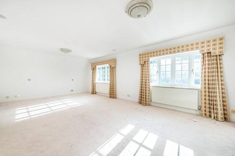 5 bedroom detached house to rent, Wentworth Drive, Virginia Water, GU25