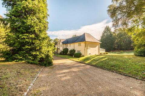 5 bedroom detached house to rent, Wentworth Drive, Virginia Water, GU25
