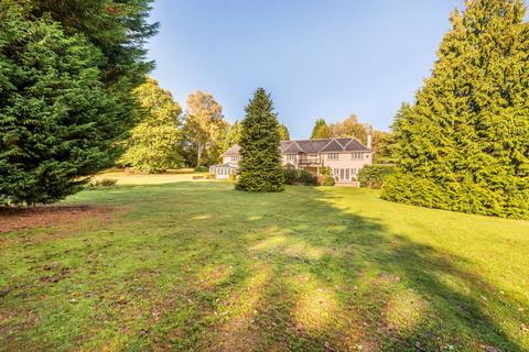 5 bedroom detached house to rent, Wentworth Drive, Virginia Water, GU25