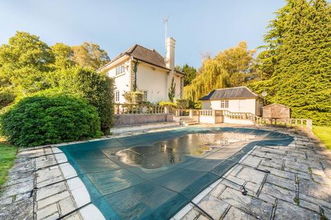 5 bedroom detached house to rent, Wentworth Drive, Virginia Water, GU25