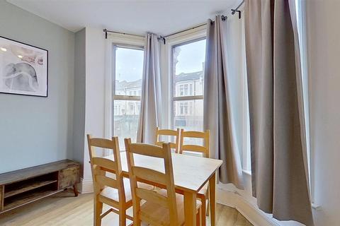 1 bedroom flat to rent, Battersea Rise, London