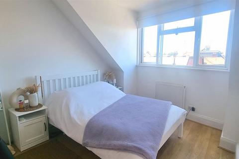 2 bedroom flat to rent, Finchley Road, London NW11