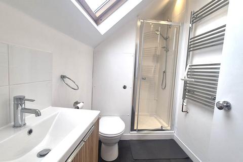 2 bedroom flat to rent, Finchley Road, London NW11