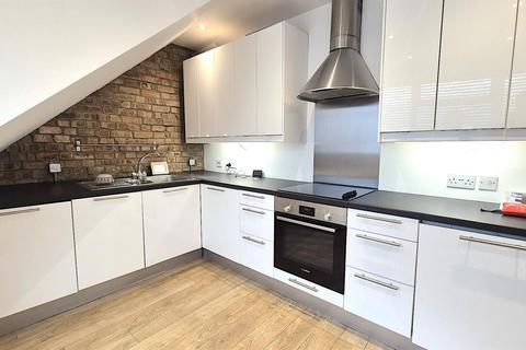2 bedroom flat to rent, Finchley Road, London NW11