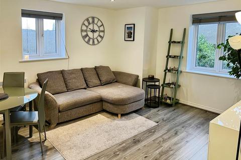 2 bedroom apartment for sale, Whitstable Mews, Leeds LS12