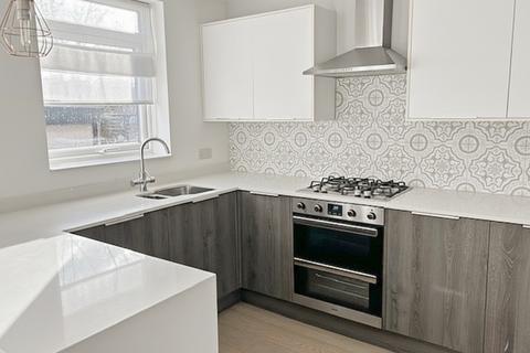 3 bedroom semi-detached house to rent, Poole, Dorset