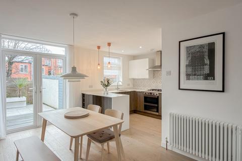 3 bedroom semi-detached house to rent, Poole, Dorset